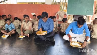 పెదఖేర్జెల పాఠశాలలో విద్యార్థులతో కలిసి భోజనం చేసిన జిల్లా జాయింట్ కలెక్టర్