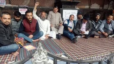 जोशियाड़ा: कूड़ा निस्तारण को लेकर चल रहे शांतिपूर्ण आंदोलन के दौरान आंदोलनकारियों ने नगर पालिका पर दबाव बनाने का आरोप लगाया