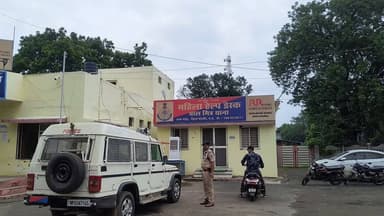 गरोठ में अवैध शराब पर बड़ी कार्रवाई 🚨
पुलिस ने 8 लीटर हाथ भट्टी की कच्ची शराब के साथ आरोपी को किया गिरफ्तार। आबकारी एक्ट...