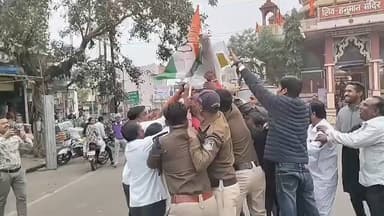 शामगढ़ में मंत्रियों के पुतला दहन के दौरान माहौल गरमाया 🔥
कांग्रेस कार्यकर्ताओं और पुलिस के बीच झूमाझपटी, विरोध प्रदर्शन...