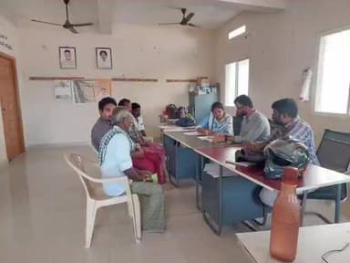 శింగనమల: నార్పల మండల కేంద్రంలోని ఆర్ బి కే లో ప్రతి రైతు పిఎం కిషన్ చేయించుకోవాలని మండల వ్యవసాయ అధికారి అన్వేష్ తెలిపారు