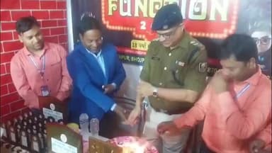 जगदीशपुर: जगदीशपुर नगर के सदर बाजार में इन्फो केंपस कंप्यूटर सेंटर के स्थापना दिवस कार्यक्रम में जगदीशपुर के एसडीपीओ शामिल हुए