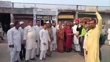 नेपानगर: कांग्रेस ने नगरीय प्रशासन मंत्री कैलाश विजयवर्गीय के बयान का विरोध किया, पुतला दहन कर नारेबाजी की