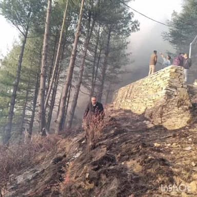 ठियोग: ठियोग में बड़ा हादसा टला, समाजसेवी व वरिष्ठ अधिवक्ता बालकृष्ण बाली की पहल से कई घर आग की चपेट में आने से बचे