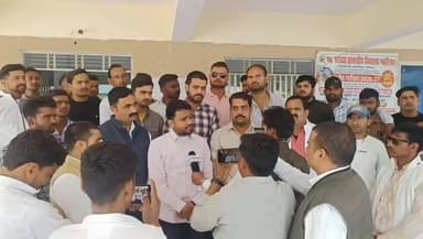 *अखिल भारतवर्षीय युवा यादव महासभा ने संयुक्त कलेक्टर को दिया विवादित फिल्म "यादव जी की लव स्टोरी" को लेकर ज्ञापन:-* अखिल...