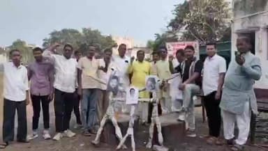 कसरावद: कसरावद में ब्लॉक कांग्रेस का उग्र प्रदर्शन, तीन मंत्रियों के इस्तीफे की मांग करते हुए पुतला दहन