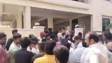 కొండపి: సింగరాయకొండలో విద్యార్థి మృతి పై కొనసాగుతున్న వివాదం, న్యాయం చేయాలని కుటుంబ సభ్యులు డిమాండ్