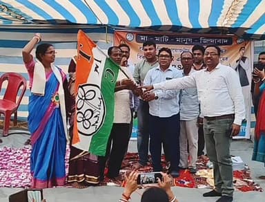 মথুরাপুর ২: রায়দিঘীতে বিজেপি ছেড়ে তৃণমূল কংগ্রেসে যোগদান ২৬ টি পরিবার