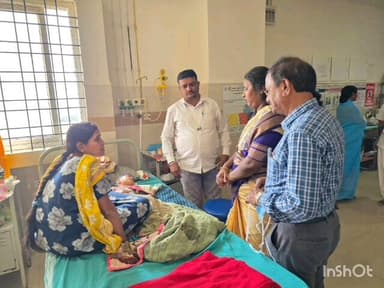 ಕಲಬುರಗಿ: ನಗರದಲ್ಲಿ ನಾಯಿ ದಾಳಿಯಿಂದ ಗಂಭೀರ ಗಾಯಗೊಂಡ ಮಕ್ಕಳಿಗೆ ಆಸ್ಪತ್ರೆಯಲ್ಲಿ ಚಿಕಿತ್ಸೆ, ಆಸ್ಪತ್ರೆಗೆ ಭೇಟಿ ನೀಡಿ ಆರೋಗ್ಯ ವಿಚಾರಿಸಿದ ಮೇಯರ್