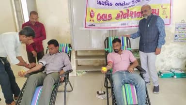વડાલી: નાદરિ આયુષ્યમાન આરોગ્ય કેન્દ્ર ખાતે રક્તદાન કેમ્પ યોજાયો.