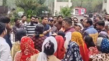 उज्जैन ग्रामीण: MR4 के चौड़ीकरण के विरोध में कांग्रेस के नेतृत्व में रहवासियों का प्रदर्शन, निगम आयुक्त को सौंपा ज्ञापन