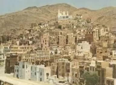 देश की साइलेंट सिटी आइजोल
अगर आप किसी शांत जगह पर घूमने जाना चाहते हैं, देश की साइलेंट सिटी आइजोल एक बेस्ट डेस्टिनेशन है। मिजोरम की राजधानी को अपने ट्रैफिक एटिकेट्स के कारण जाना जाता है। यहां भीड़ भाड़ होने और घंटों तक जाम में फंसे होने के