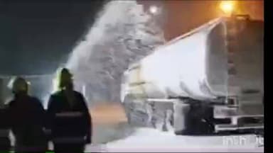 गोपालगंज: बलथरी चेक पोस्ट पर एथेनॉल टैंकर में ट्रक की टक्कर, रिसाव से आवागमन बाधित, मौके पर पहुंची कर दल