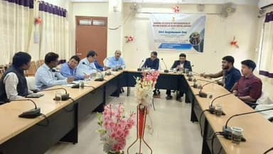 সাব্রুম: সাব্রুম নগর পঞ্চায়েতের কনফারেন্স হলে শিক্ষা দপ্তরের আধিকারিকদের নিয়ে এক সভা অনুষ্ঠিত হয়