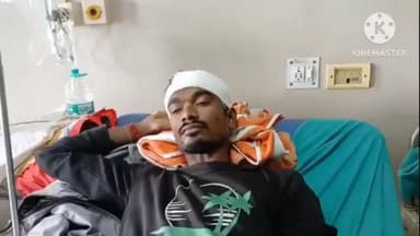 বসিরহাট ১: টাকি থুবা দাসপাড়ায় টোটো রাখা নিয়ে ধুন্ধুমার, ভাইপোকে কুড়ুলের কোপ কাকার, নিয়ে আসা হলো বসিরহাট হাসপাতালে