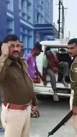 समस्तीपुर: चकमहेसि थाना क्षेत्र में पिता-पुत्र से मारपीट, पुलिस ने घायलों को सदर अस्पताल पहुंचाया