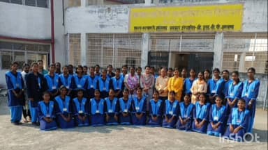 सिसई: आश्रम बालिका उच्च विद्यालय, कुम्हार मोड़ में दसवीं कक्षा की छात्राओं को दिया गया फेयरवेल