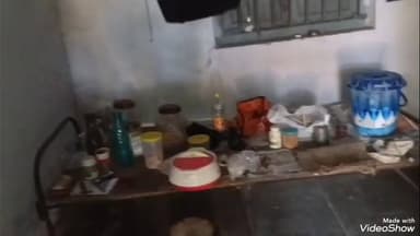 मधुपुर: जीआरपी एसआई के क्वार्टर का दरवाज़ा तोड़कर चोर गैस सिलेंडर व घरेलू सामान उड़ा ले गए