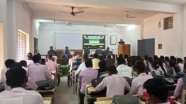 रामपुर नैकिन: सीधी: संजय गांधी महाविद्यालय में छात्रों को उद्यमिता के संबंध में दी गई जानकारी