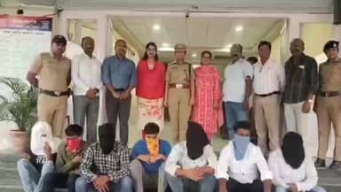 जालना: बसस्टॅन्ड रोडवरील वैष्णवी व मोक्ष लॉजवर पोलिसांचा छापा; ७ आरोपी जेरबंद, १३ पीडित महिलांची सुटका..