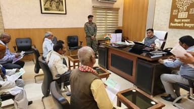 आज दिनांक 20.02.2026 को श्री शेखर आनंद, जिला पदाधिकारी, शेखपुरा द्वारा अपने कार्यालय प्रकोष्ठ में ’’सबका सम्मान-जीवन आसा...