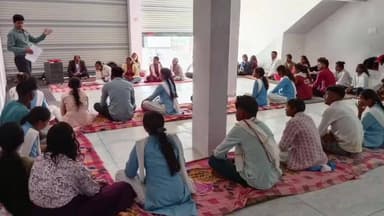 रहटगांव: रहटगाँव में स्किल डेवलपमेंट की बैठक, 52 युवाओं ने लिया भाग