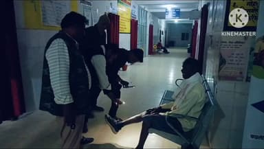 घाघरा: नवडीहा लेसाटोली गांव में कुत्ते ने एक व्यक्ति को काटा, सीएचसी घाघरा में हुआ इलाज