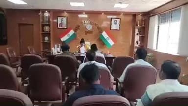 गुमला: उपायुक्त कार्यालय कक्ष में जिला पुनर्वास समिति की बैठक आयोजित की गई