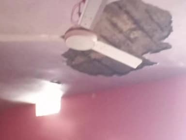 विजयराघवगढ़: बच्चों की जान जोखिम में: अंधेर नगरी चौपट राजा, शिक्षा विभाग के हालात सवालों के घेरे में