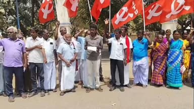 கோவில்பட்டி: கோவில்பட்டி சார் ஆட்சியர் அலுவலகத்தை மும்மலைப்பட்டி கிராம மக்கள் முற்றுகையிட்டு மனு வழங்கினர்