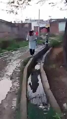 China gaon mein masjid jaate samay bahut jyada pareshaniyon ka Samna karna pad raha hai