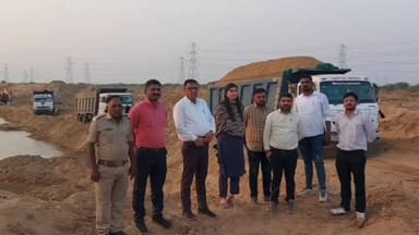 ભચાઉ: નારણસરીની સીમ વિસ્તારમા રેતી ખનન માફિયા સામે તંત્રની તવાઈ:3- હિટાચી અને 3-ટ્રકો સહિત રૂા.4 કરોડ 20 લાખનો મુદામાલ જપ્ત