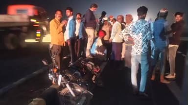 रायपुर थाना क्षेत्र के झुठा के पास हाईवे पर अज्ञात वाहन की टक्कर से युवक घायल