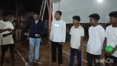 ନବରଙ୍ଗପୁର ପୋଲିସ ଷ୍ଟେସନ: ଗାନ୍ଧୀନଗର ରେ ନାଇଟ ଭଲିବଲ ଟୁର୍ନାମେଣ୍ଟ ରେ ଯୋଗଦେଲେ ବହୁ ମାନ୍ୟ ଗଣ୍ୟ ବ୍ୟକ୍ତି