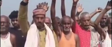 हरलाखी: मनोहरपुर गांव में सड़क निर्माण में बाधा आने पर ग्रामीणों का प्रदर्शन