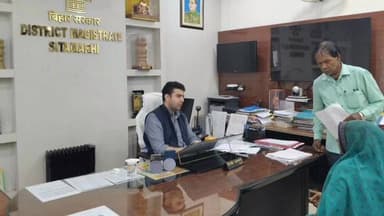 डुमरा: दाखिल-खारिज में ₹40 हजार रिश्वत मांगने पर राजस्व अधिकारी व अमीन निलंबित, डीएम की बड़ी कार्रवाई