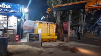 जमुई: सदर अस्पताल से पोषण वाटिका सह NPM शॉप को बुल्डोजर से हटाया गया, मचा हड़कंप, संचालक ने जताया आक्रोश