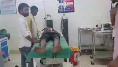 सकलडीहा: कमालपुर के समीप बस से बचने के चक्कर में अनियंत्रित होकर सड़क पर गिरा बाइक सवार युवक, हालत गंभीर