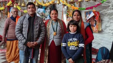 कांडा: टकनार गाँव के देवी मंदिर में दूर-दराज से लोग देवी भागवत महापुराण सुनने पहुँचे, पूर्व विधायक भी शामिल