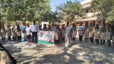 కొండపి: కొండపి మండలంలోని జిల్లా పరిషత్ ఉన్నత పాఠశాలలో బాల్యవివాహాలపై విద్యార్థినీలకు అవగాహన కల్పించిన ఐసిడిఎస్ అధికారులు