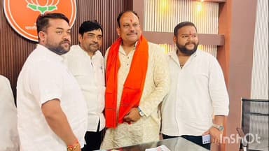 थानखम्हरिया: बेमेतरा नगर पालिका अध्यक्ष विजय सिन्हा ने मंडी गेट के निकट बेमेतरा जिला BJP किसान मोर्चा के अध्यक्ष का अभिनंदन किया