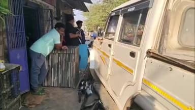 ମୋହନା: ଚିକେନ ଦୋକାନ ଉପରେ ଚଡିଗଲା ମେକ୍ସପିକା ଗାଡି, ଅଳ୍ପକେ ବର୍ତ୍ତୀ ଗଲେ ଚିକିନ ଦୋକାନ ମାଲିକ