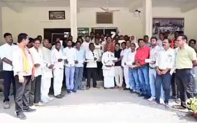 कवर्धा: उपमुख्यमंत्री ने जिले के 17 कबीर कुटियों को वाद्ययंत्रों के लिए ₹4.25 लाख का चेक वितरण किया