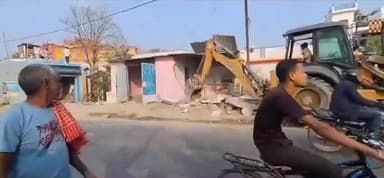 कुढ़नी: कुढ़नी प्रखंड में भूमि से अतिक्रमण हटाया गया