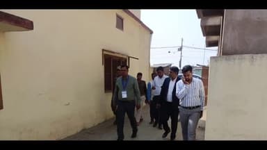 महागामा: महागामा नगर पंचायत चुनाव शांतिपूर्ण कराने के लिए प्रेक्षक ने मतदान केंद्रों का किया निरीक्षण