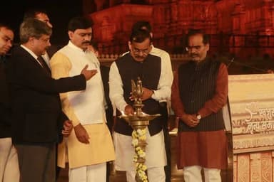 खजुराहो में स्वर्णिम इतिहास, कला और संस्कृति की अनूठी त्रिवेणी - मुख्यमंत्री डॉ मोहन यादव
विश्व धरोहर और विश्वविख्यात न...