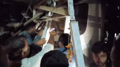 जायस–सुल्तानपुर रोड पर बड़ा हादसा
बहादुरपुर चौराहे के पास हिंदुस्तान पेट्रोलियम का एक तेल टैंकर अचानक बेकाबू होकर सड़क क...