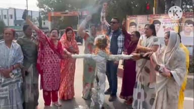 महिला कांग्रेस ने सतना में मंत्री कैलाश विजयवर्गीय का पुतला दहन किया
