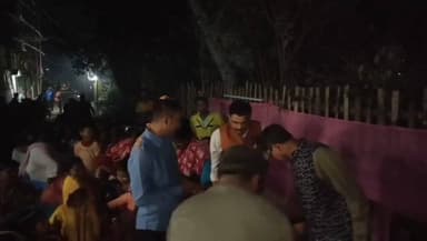 ক্যানিং ১: ক্যানিং রাজারলাট পাড়ায় তৃণমূলের জনসংযোগ কর্মসূচিতে উপস্থিত বিধায়ক