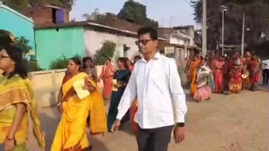 जामताड़ा: मिहिजाम: वार्ड 5 के पार्षद उम्मीदवार ने चलाया जनसंपर्क अभियान, लोगों से मांगा आशीर्वाद